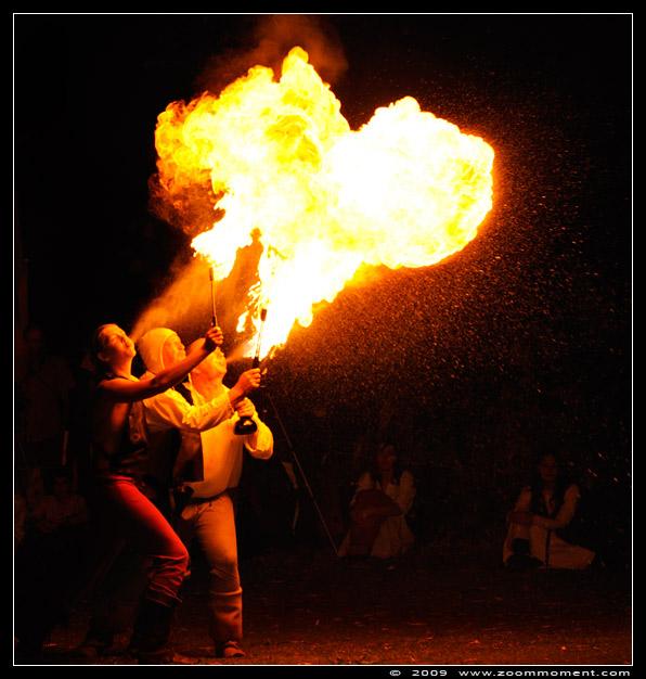 vuurspuwer fire spitting  vuurshow fire show
Trefwoorden: Aarschot 2009 vuurshow fire show vuurspuwer fire spitting